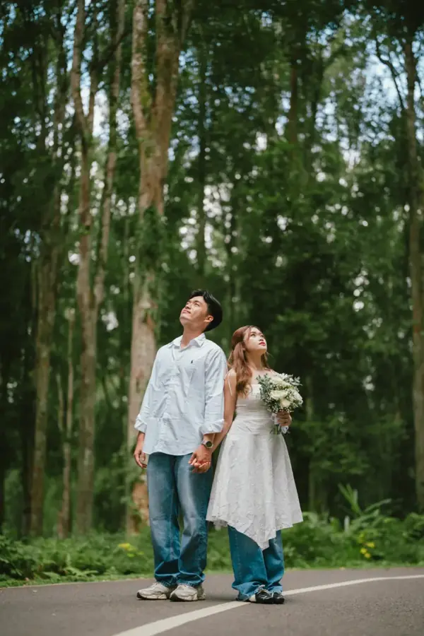 Couple, Forest light