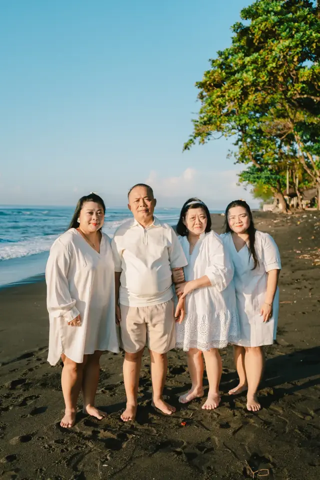 Bali beach family photoshoot