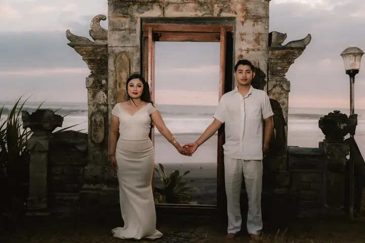 Bali elopement photography temple gate