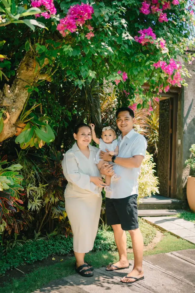 Bali family photoshoot villa garden