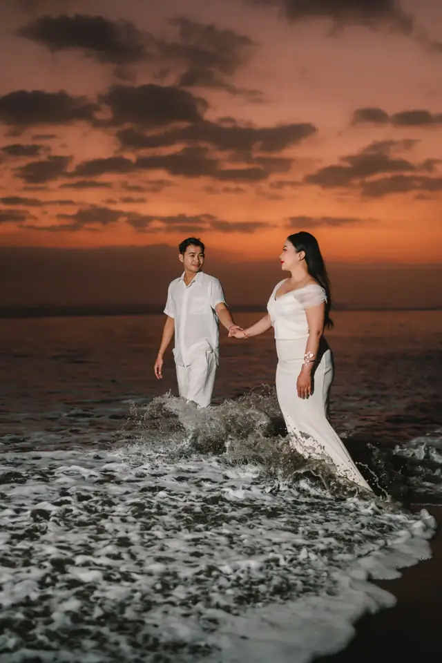 Bali sunset beach couple photoshoot